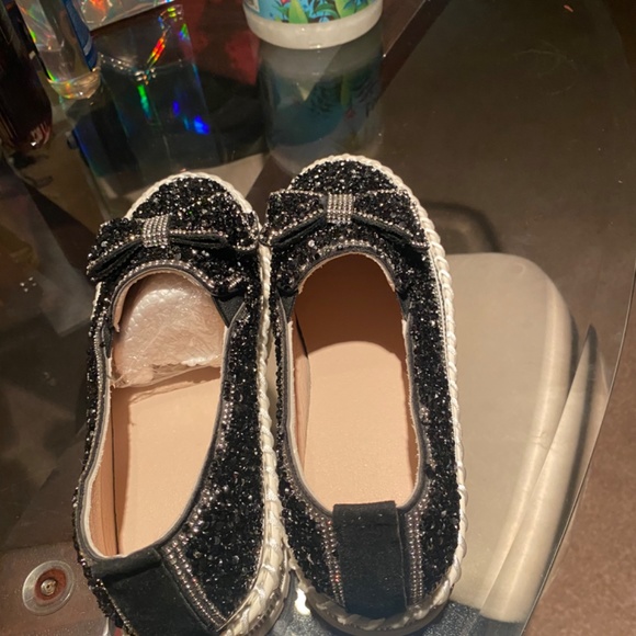 Women Shoe - Picture 4 of 4